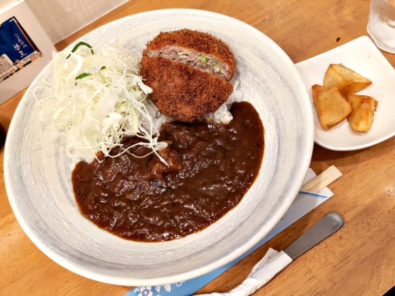 『キャベツメンチカレー』