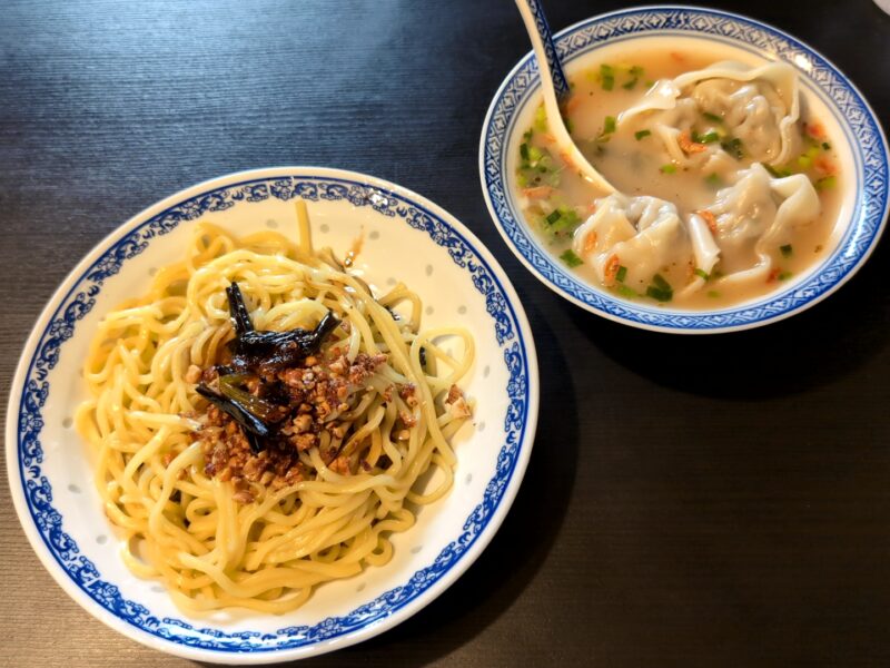 『上海特色 肉ワンタン＋特製ネギ油麺』