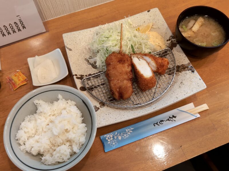 『串かつとイカフライ定食』