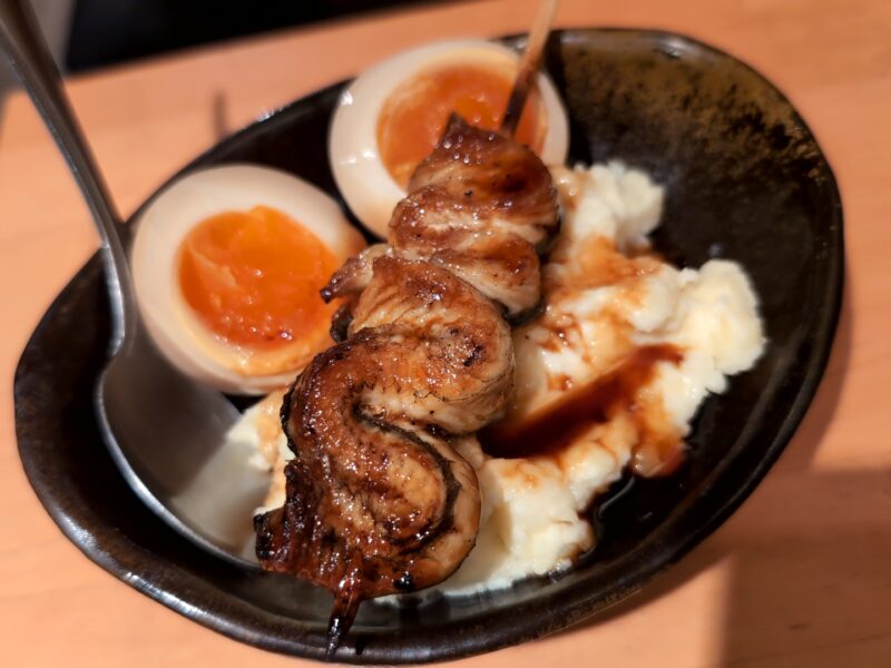 『タレ焼き燻製うなぎと味玉ポテサラ』