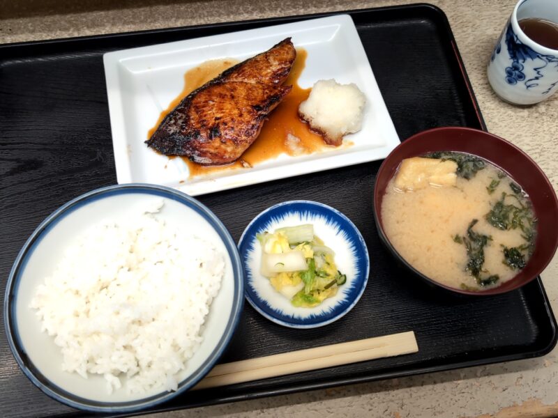 『ブリの照焼定食』