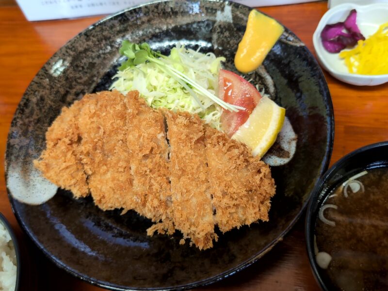 『チキンカツ定食』